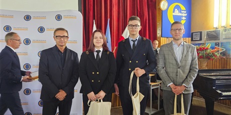 Powiększ grafikę: zakonczenie-roku-szkolnego-2024-2025-631026.jpg